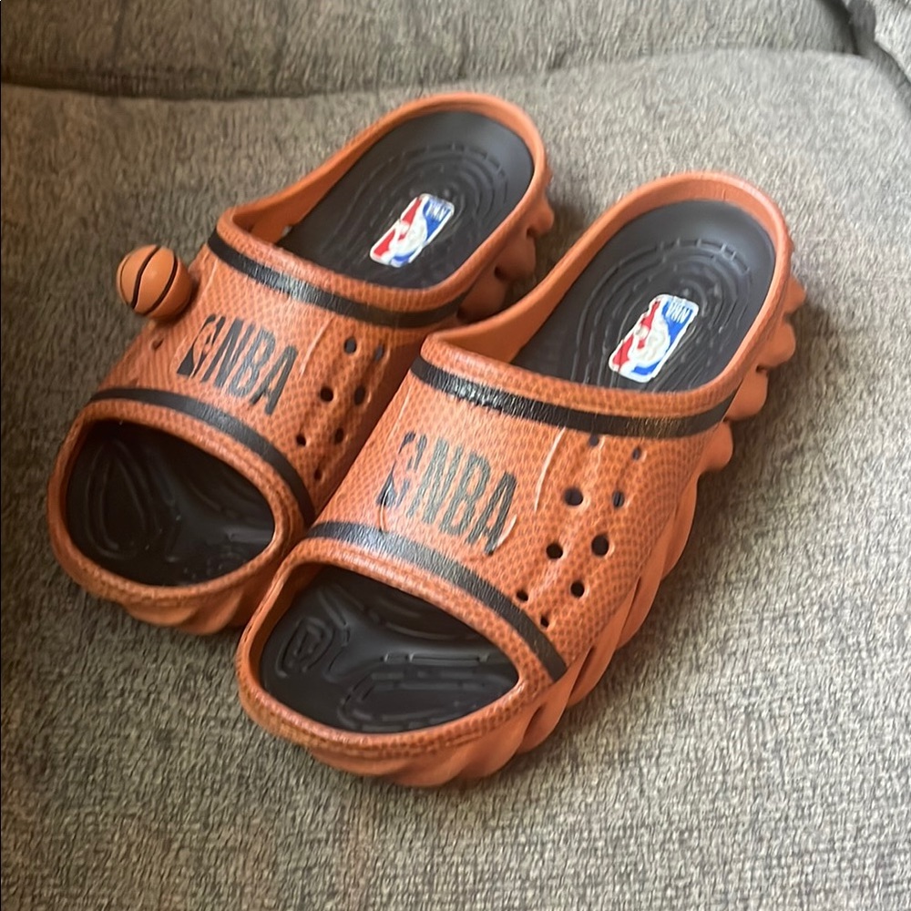 NBA crocs echo slides